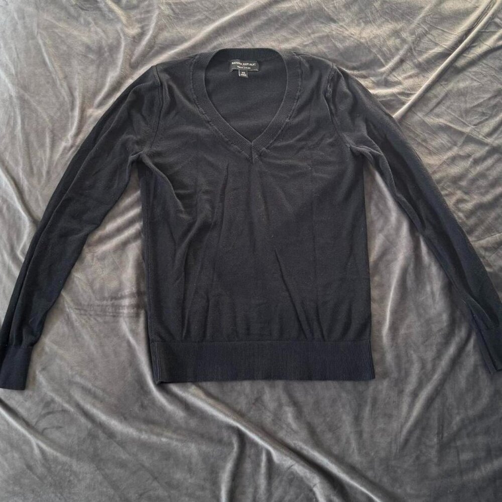 Banana Republic Women's Black V-Neck Sweater